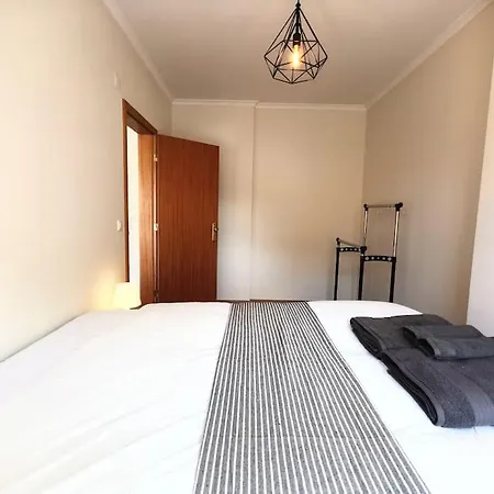 New Sunny House! Your Апартаменти Лісабон